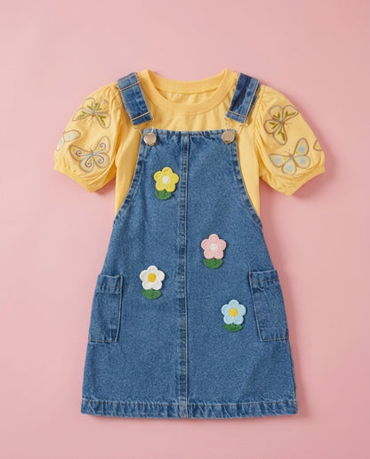 Salopete jeans com blusa amarela